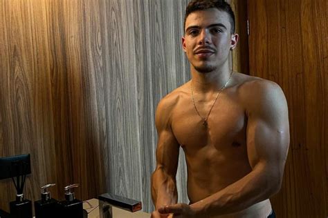 only fans de famosos|OnlyFans: Todos os famosos que estão na rede, o que oferecem。